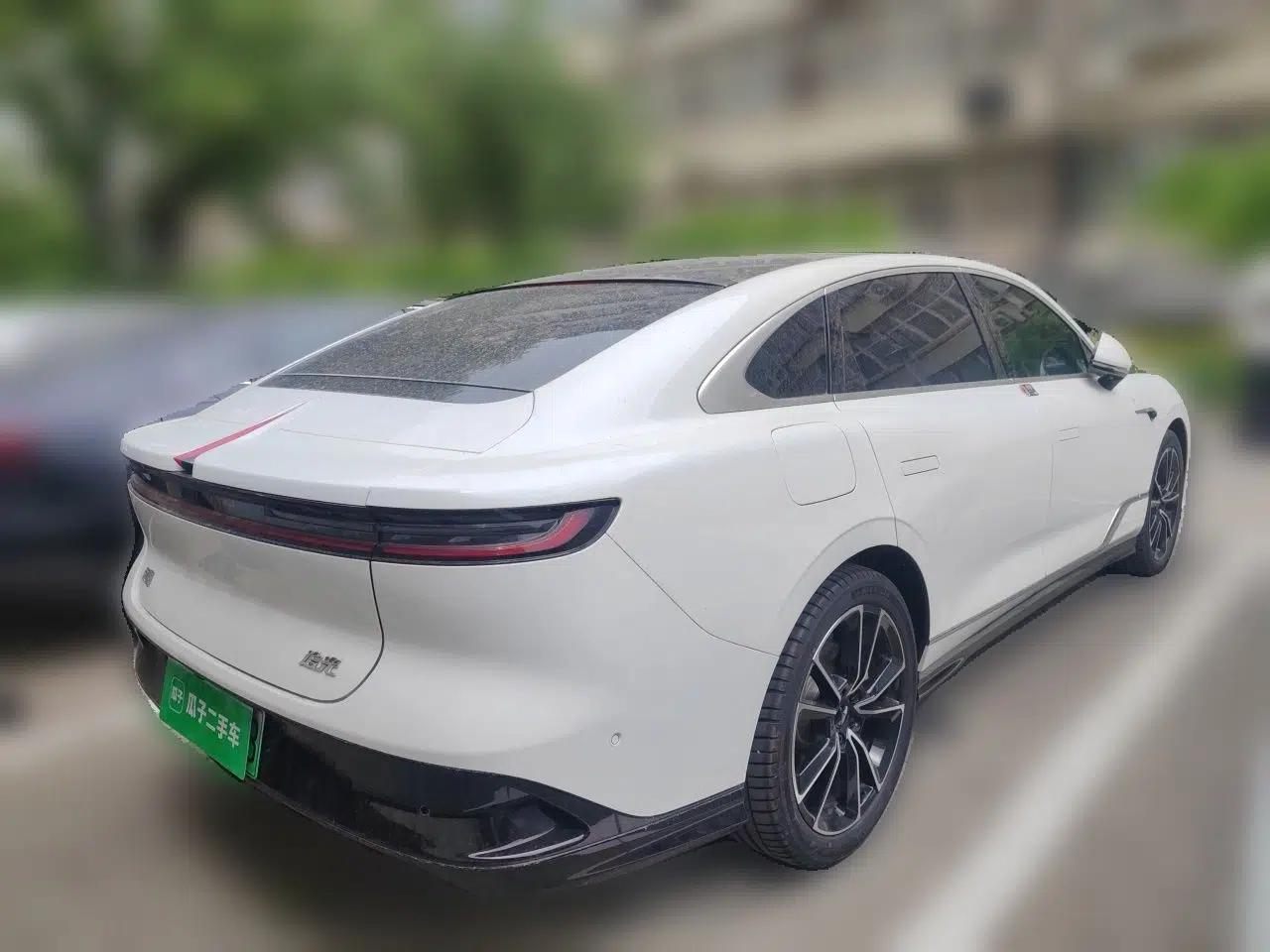 VOYAH PASSION 2024 PHEV Four-Wheel Drive Ultra-Long Range Flagship Model — миниатюра 6
