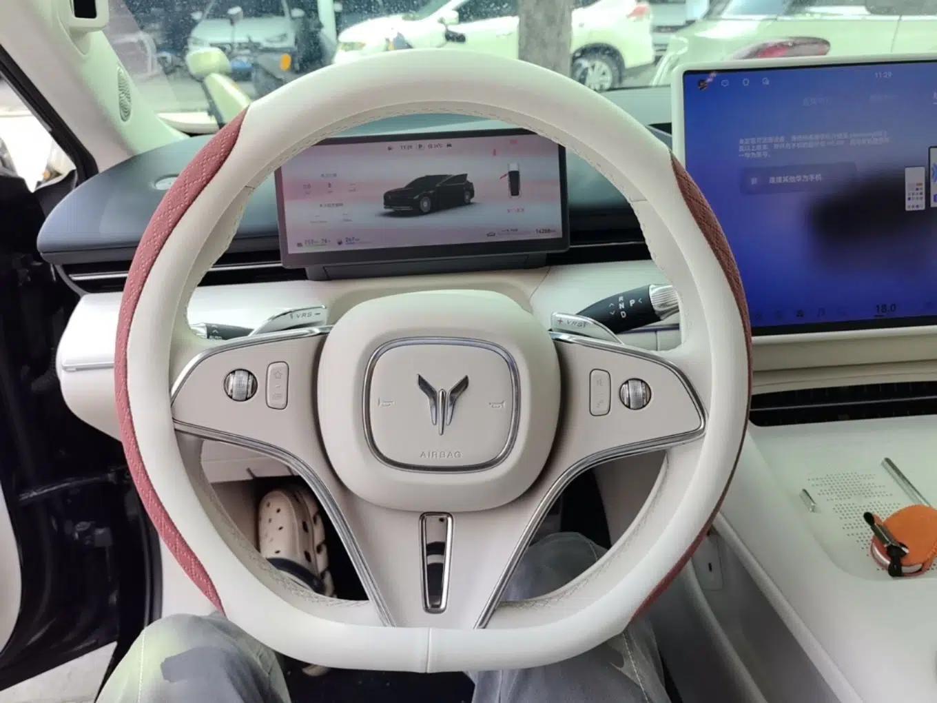 VOYAH Lantu Chiguang L 2026 Four-Wheel-Drive Ultra — миниатюра 13