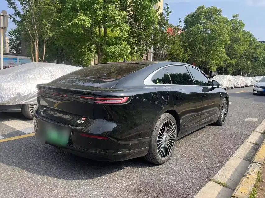 VOYAH Lantu Chiguang L 2026 Four-Wheel-Drive Ultra — миниатюра 8