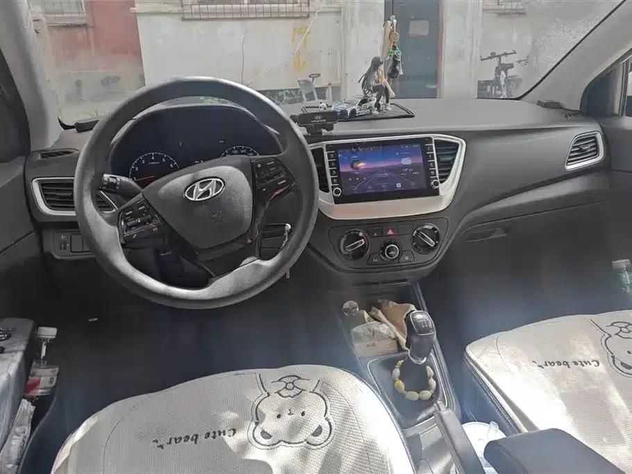 2016 Hyundai Verna 1.4L Manual GLS Cool Edition — миниатюра 12