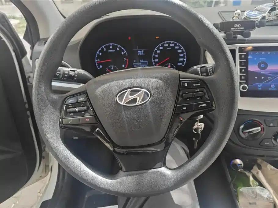 2016 Hyundai Verna 1.4L Manual GLS Cool Edition — миниатюра 15
