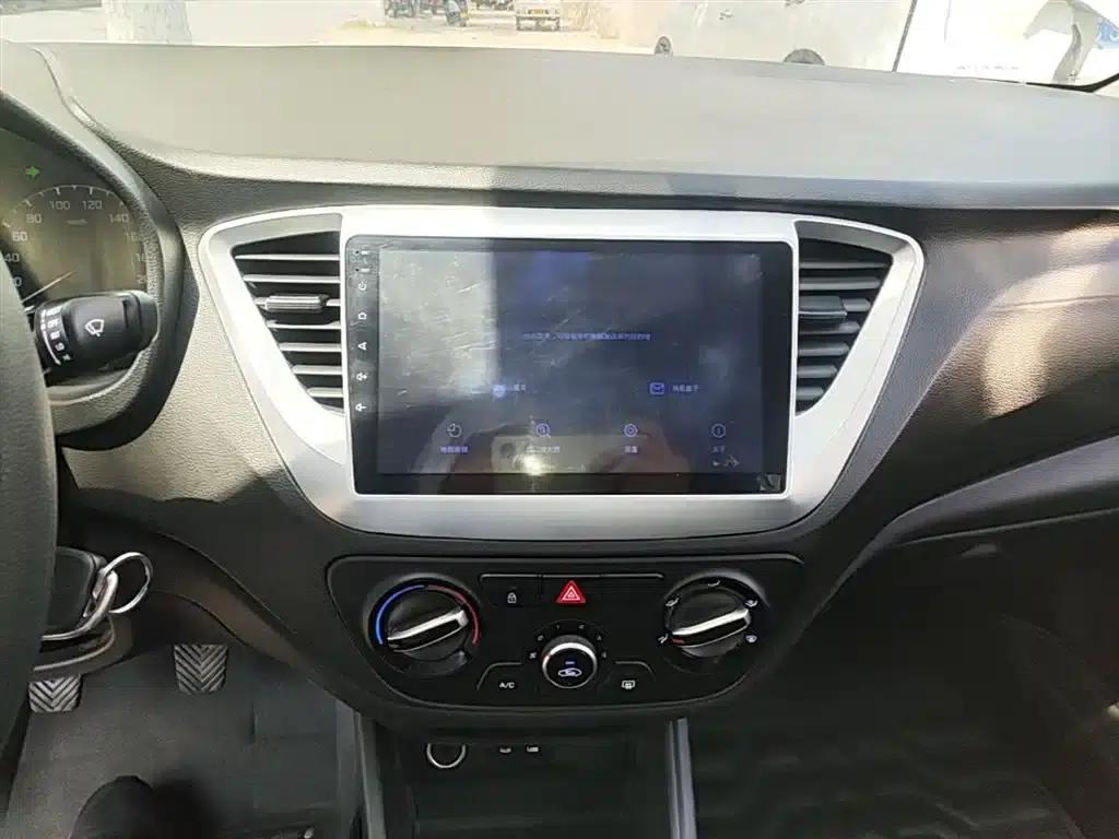 2016 Hyundai Verna 1.4L Manual GLS Cool Edition — миниатюра 13