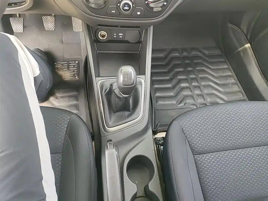 2016 Hyundai Verna 1.4L Manual GLS Cool Edition — миниатюра 14