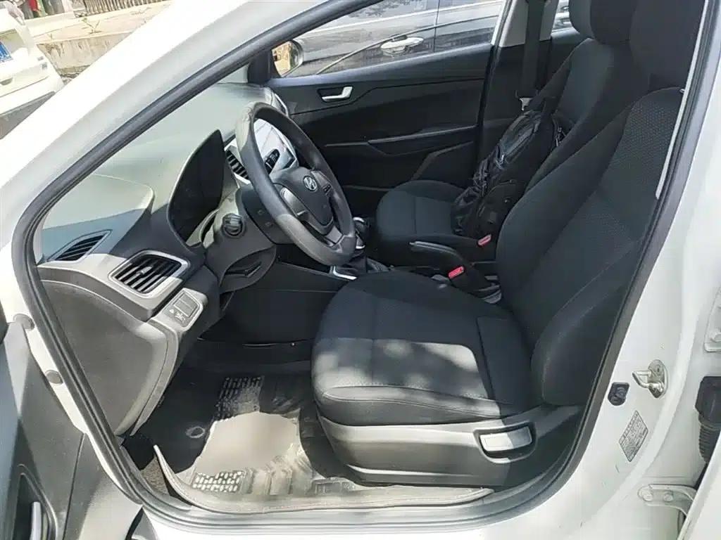 2016 Hyundai Verna 1.4L Manual GLS Cool Edition — миниатюра 15