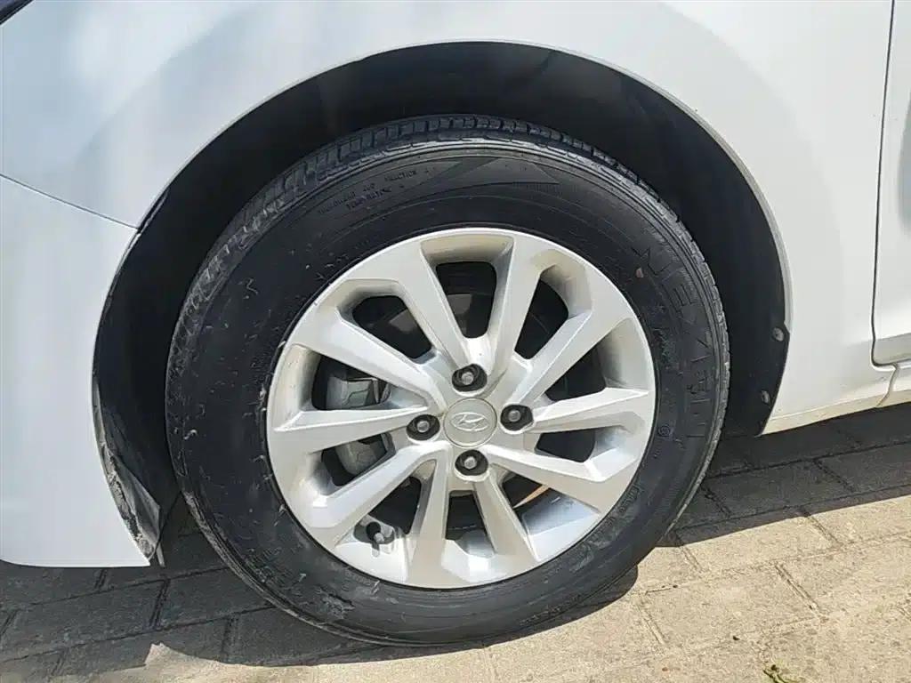 2016 Hyundai Verna 1.4L Manual GLS Cool Edition — миниатюра 23