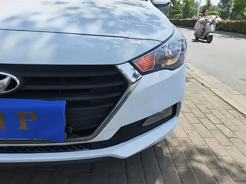2016 Hyundai Verna 1.4L Manual GLS Cool Edition — миниатюра 24