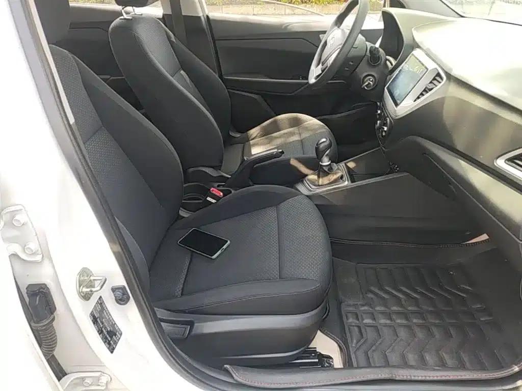 2016 Hyundai Verna 1.4L Manual GLS Cool Edition — миниатюра 25
