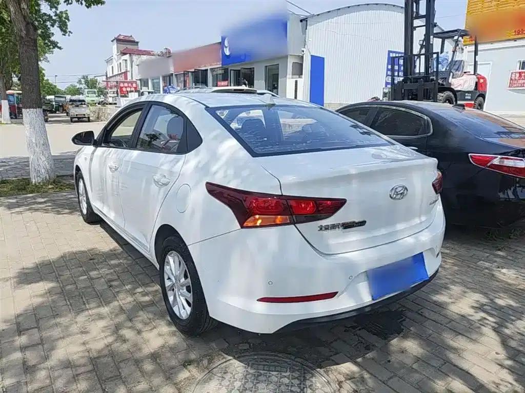 2016 Hyundai Verna 1.4L Manual GLS Cool Edition — миниатюра 5