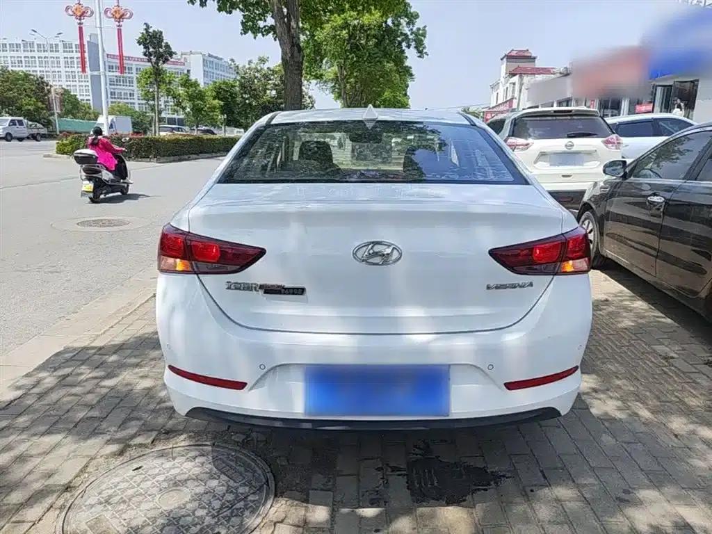 2016 Hyundai Verna 1.4L Manual GLS Cool Edition — миниатюра 6
