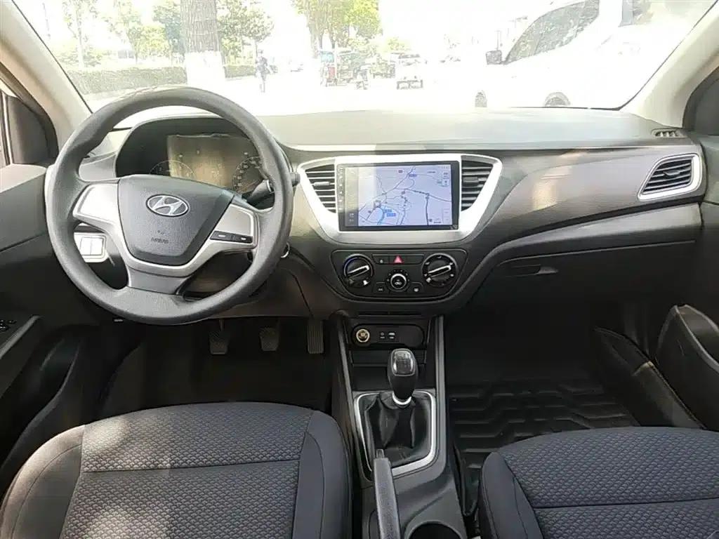 2016 Hyundai Verna 1.4L Manual GLS Cool Edition — миниатюра 10