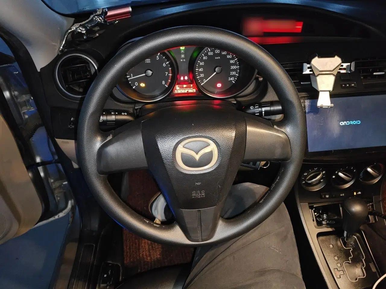 Mazda 3 2011 Sedan 1.6L Automatic Comfort Model — миниатюра 11