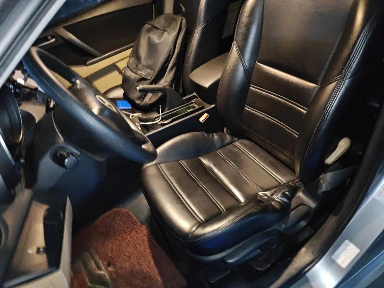 Mazda 3 2011 Sedan 1.6L Automatic Comfort Model — миниатюра 16