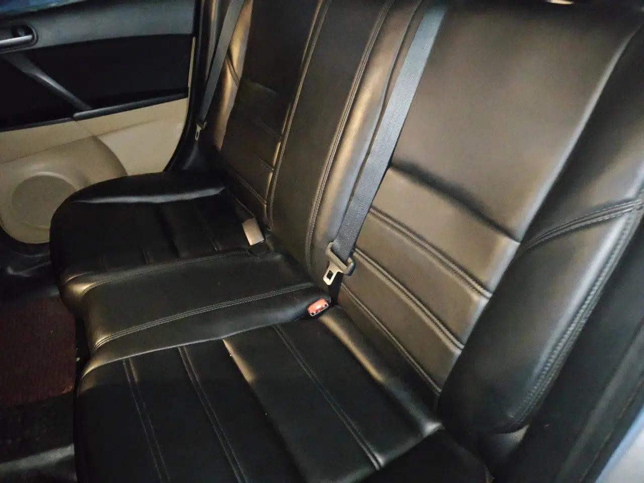 Mazda 3 2011 Sedan 1.6L Automatic Comfort Model — миниатюра 18