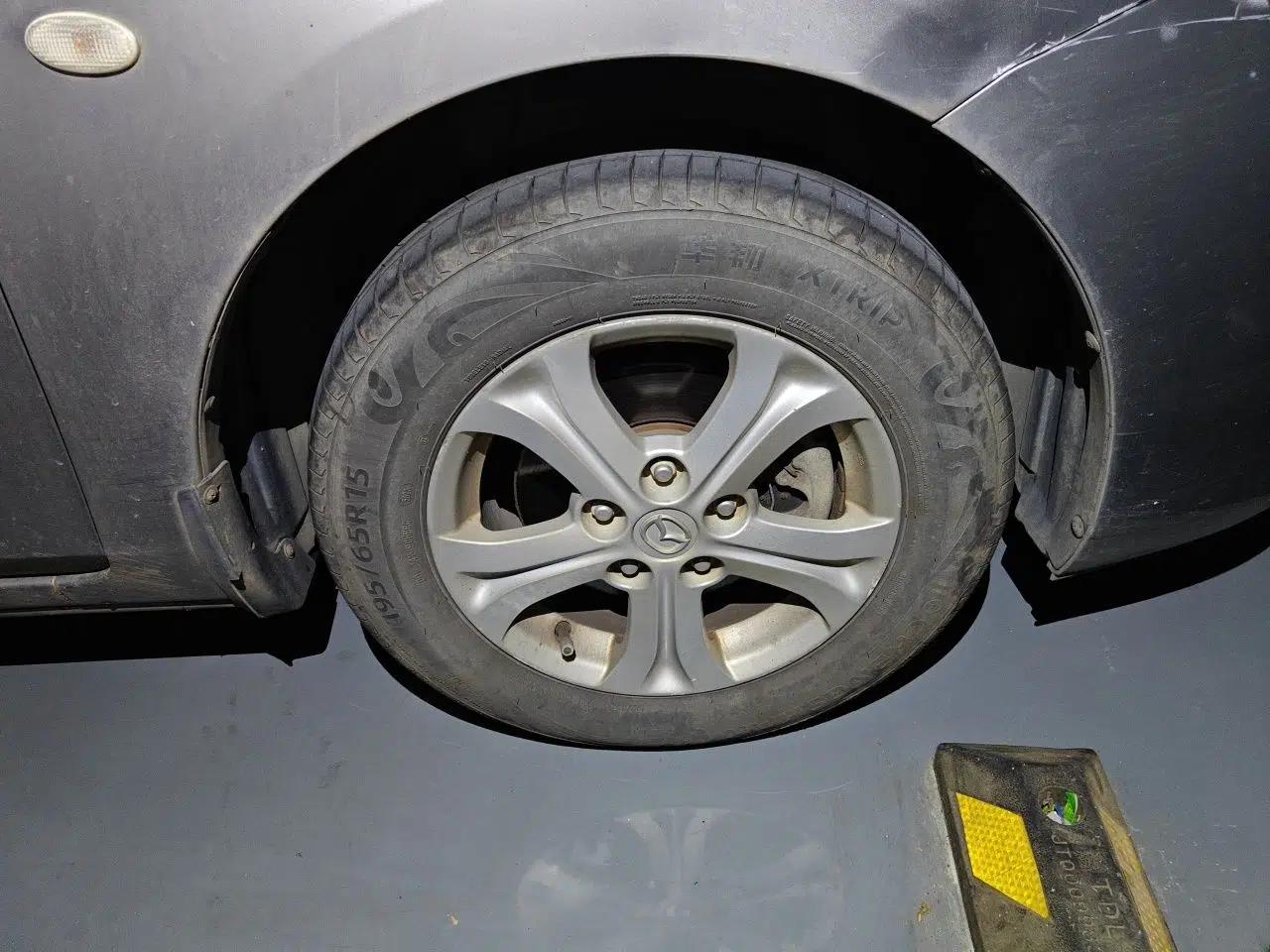 Mazda 3 2011 Sedan 1.6L Automatic Comfort Model — миниатюра 8