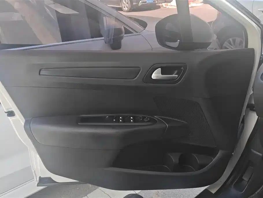 Citroën C4 2018 1.6L Automatic Comfort Model — миниатюра 7