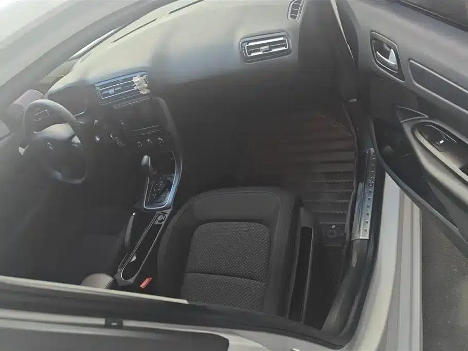 Citroën C4 2018 1.6L Automatic Comfort Model — миниатюра 8