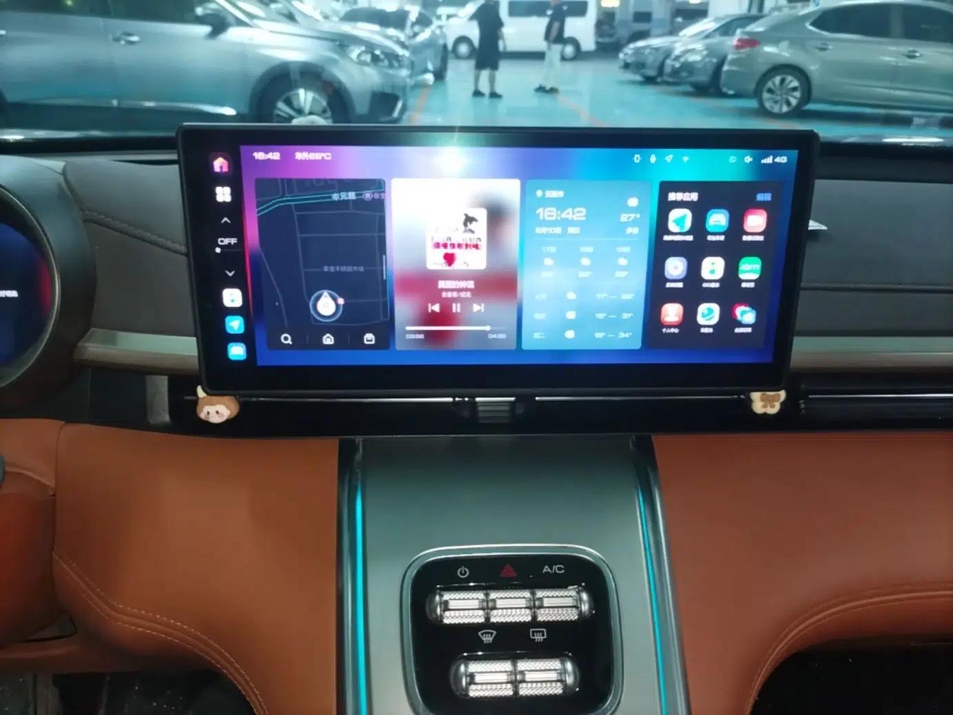 ORA Lightning Cat 2022 555 km Luxury Edition — миниатюра 15