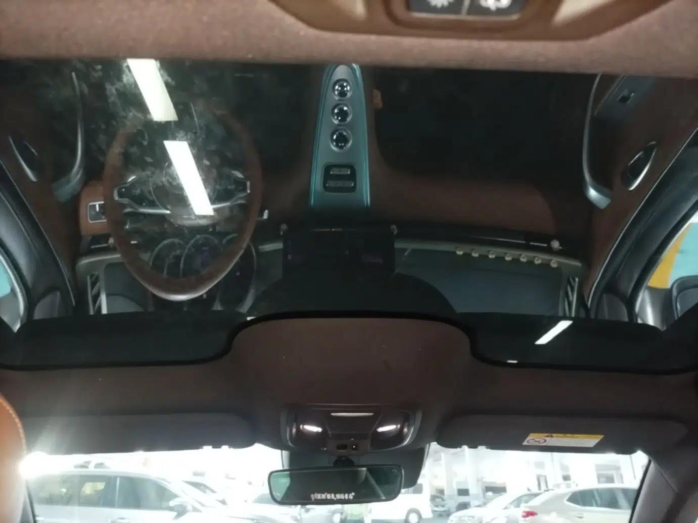 ORA Lightning Cat 2022 555 km Luxury Edition — миниатюра 20
