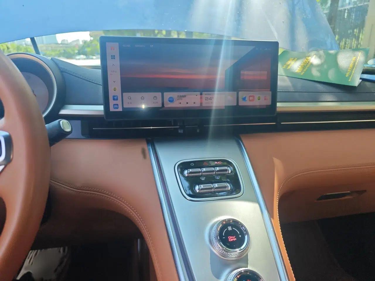 ORA Lightning Cat 2022 555 km Luxury Edition — миниатюра 12