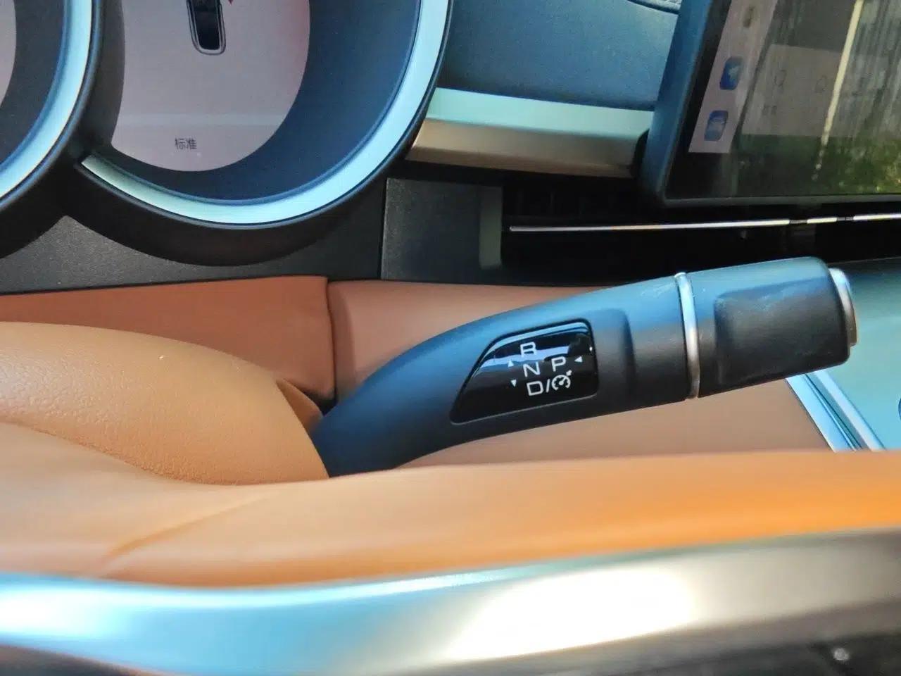 ORA Lightning Cat 2022 555 km Luxury Edition — миниатюра 13