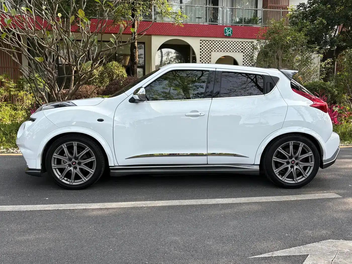 Infiniti ESQ 2014 1.6L Sporty Edition — миниатюра 3
