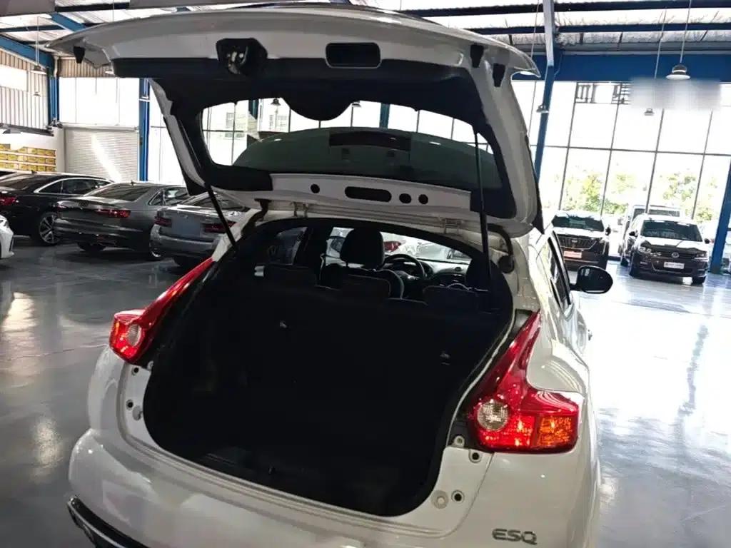 Infiniti ESQ 2014 1.6L Sporty Edition — миниатюра 19