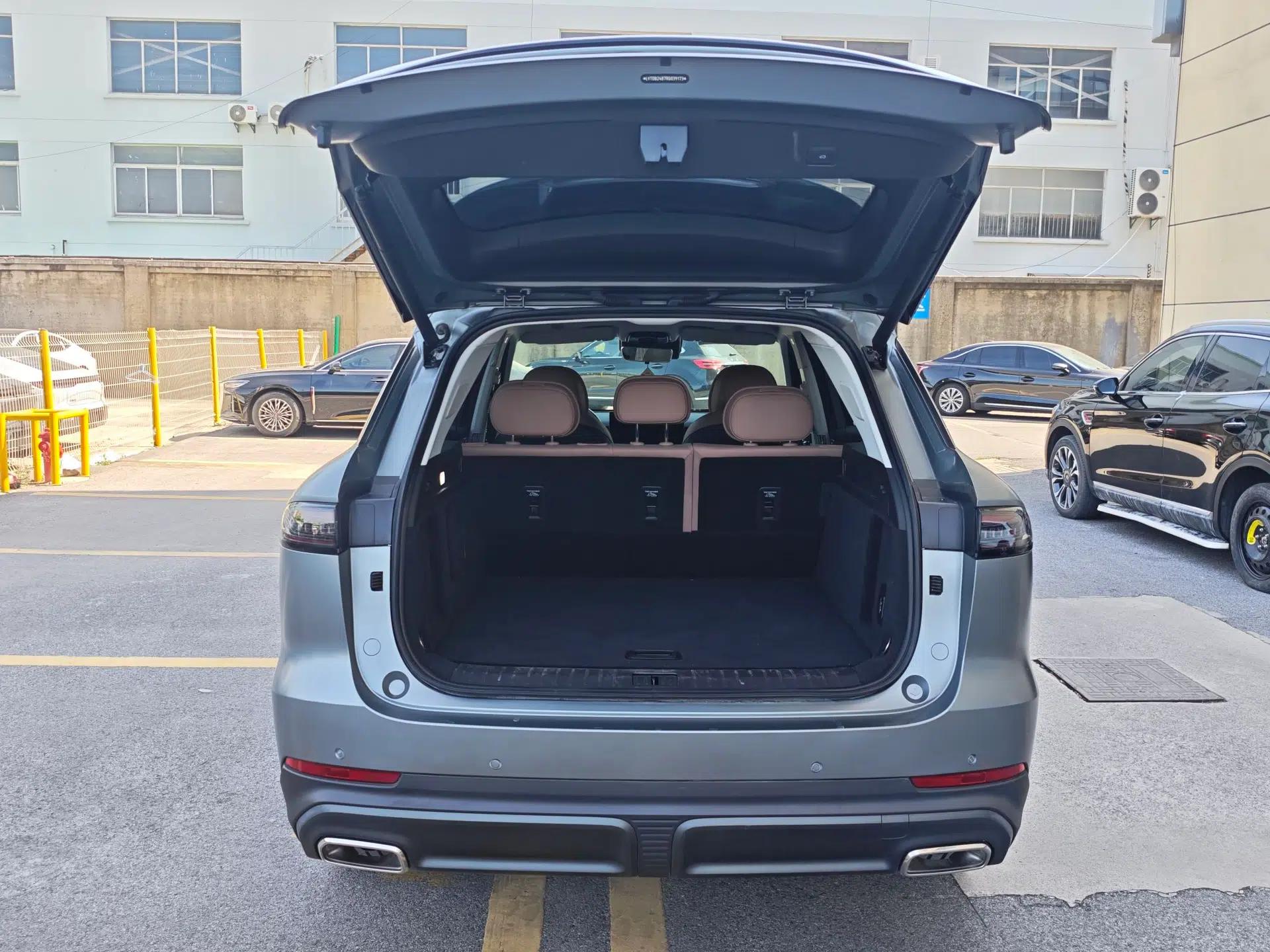 Chery Tiggo 8 L 2024 2.0T Two-Wheel Drive Prestige Version 5 Seats — миниатюра 18