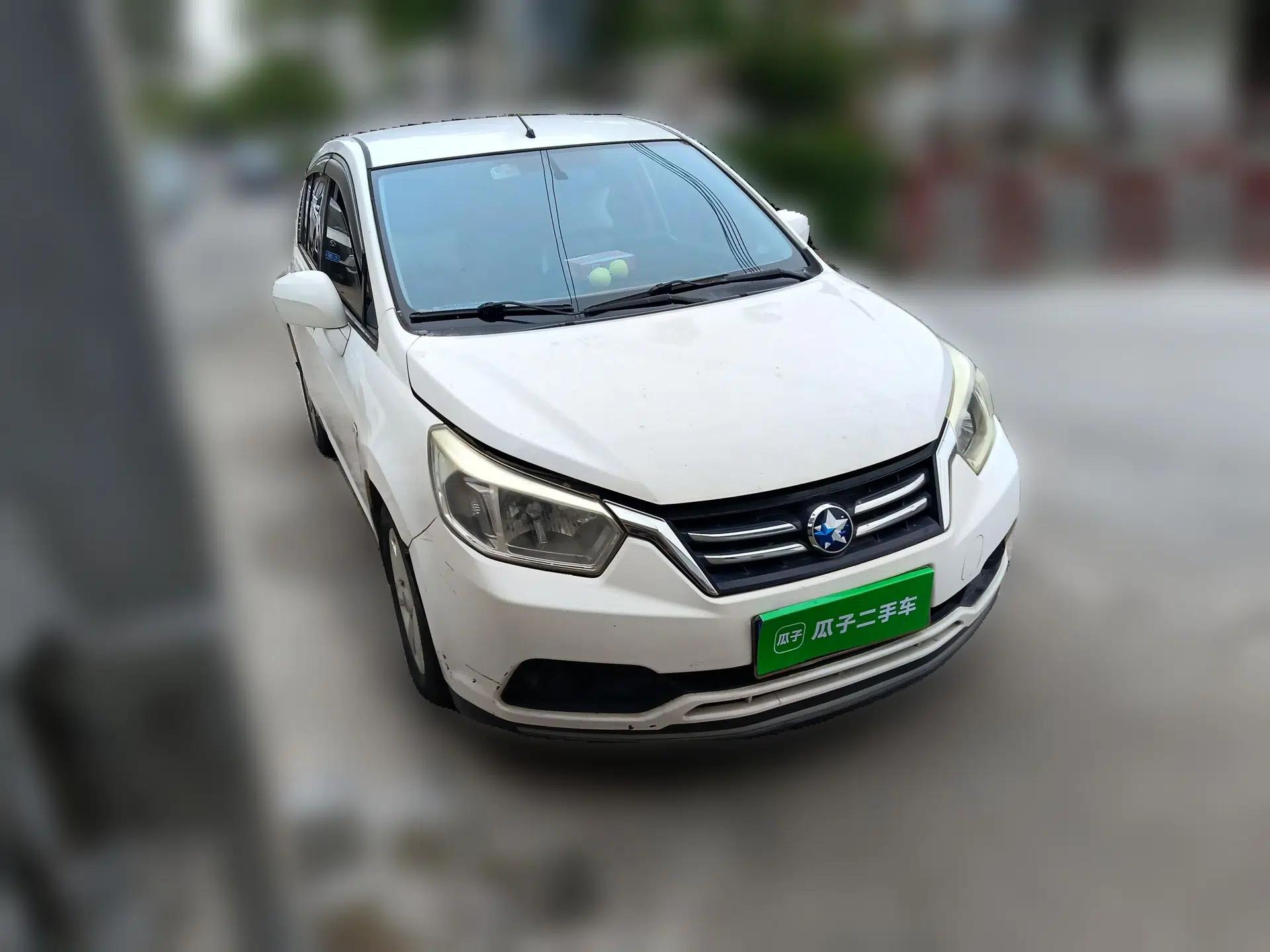 Venucia R50 2016 1.6L Automatic Elite Edition — миниатюра 3