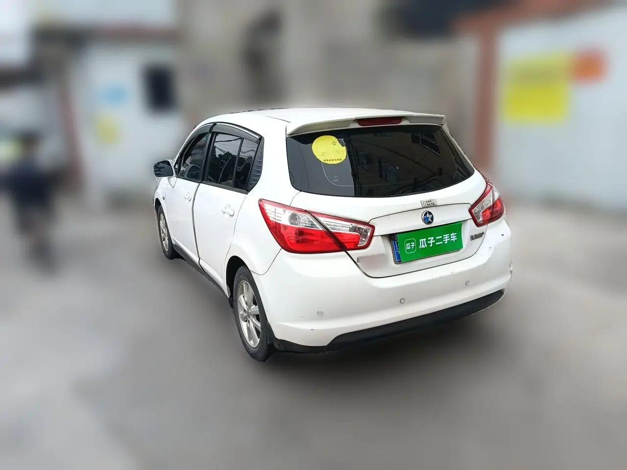 Venucia R50 2016 1.6L Automatic Elite Edition — миниатюра 4