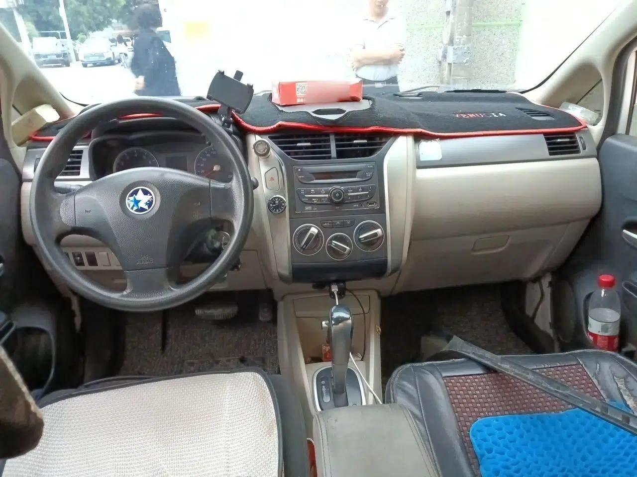 Venucia R50 2016 1.6L Automatic Elite Edition — миниатюра 10