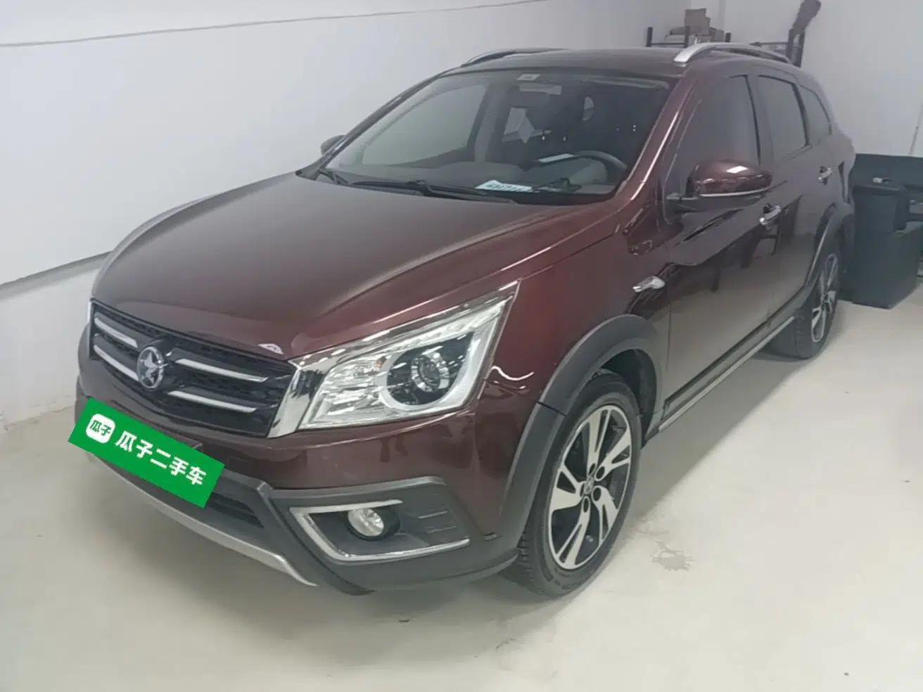 Venucia T70X 2015 2.0L CVT SmartFun Sport Edition — миниатюра 1