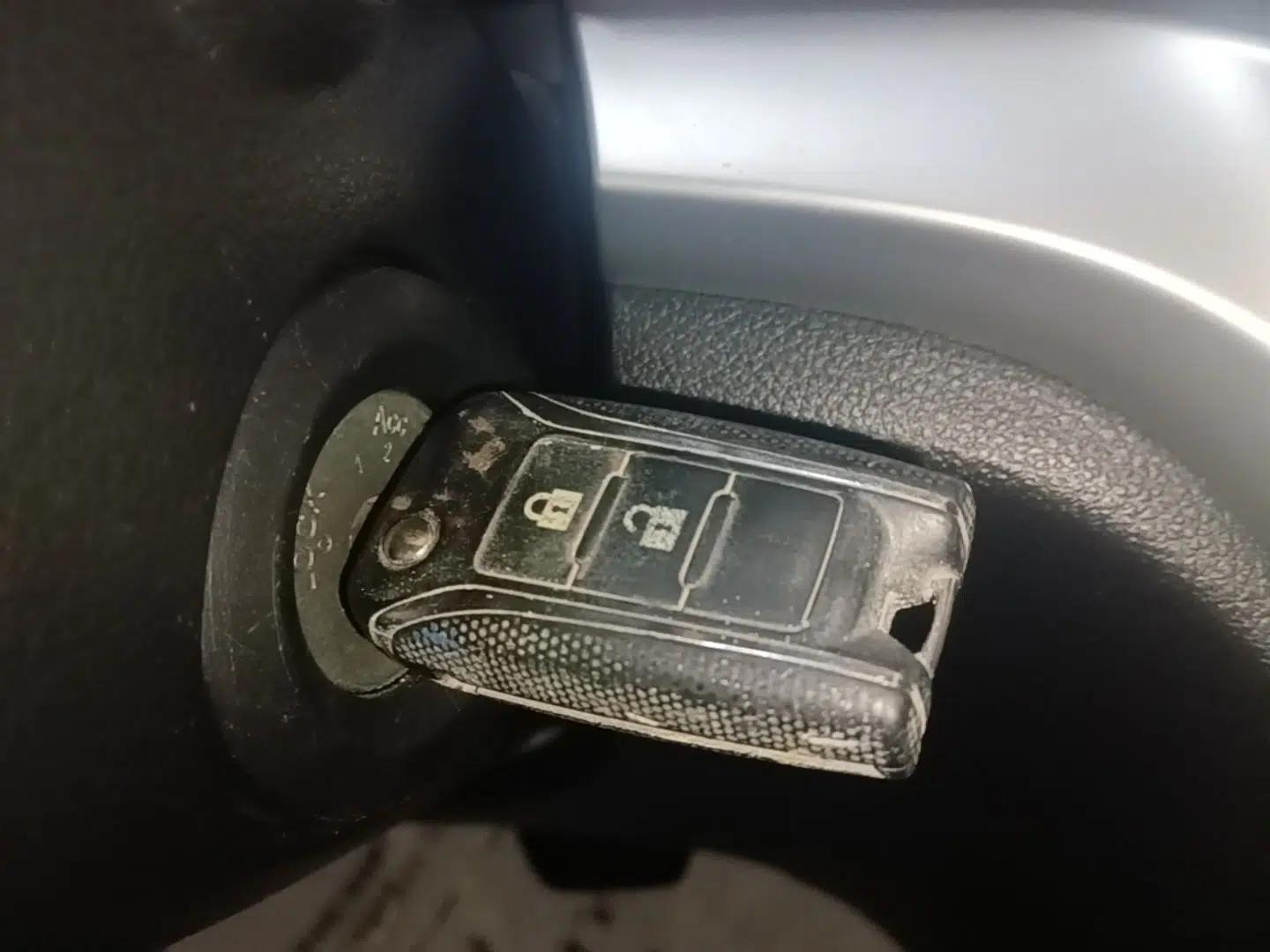 Venucia T70X 2015 2.0L CVT SmartFun Sport Edition — миниатюра 12