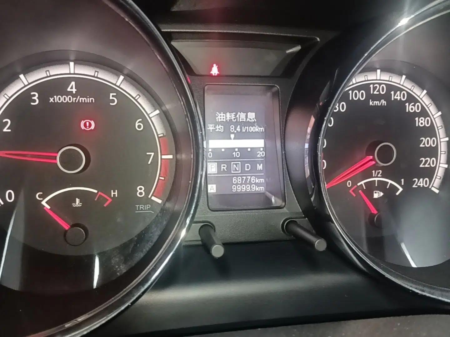 Venucia T70X 2015 2.0L CVT SmartFun Sport Edition — миниатюра 15