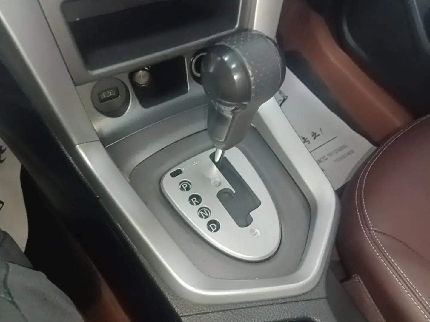Venucia T70X 2015 2.0L CVT SmartFun Sport Edition — миниатюра 17