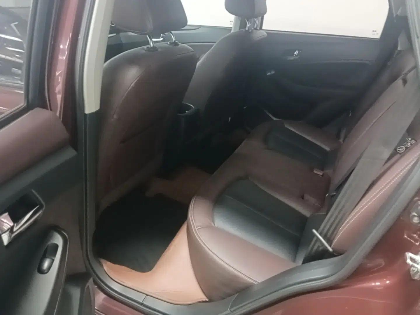 Venucia T70X 2015 2.0L CVT SmartFun Sport Edition — миниатюра 20