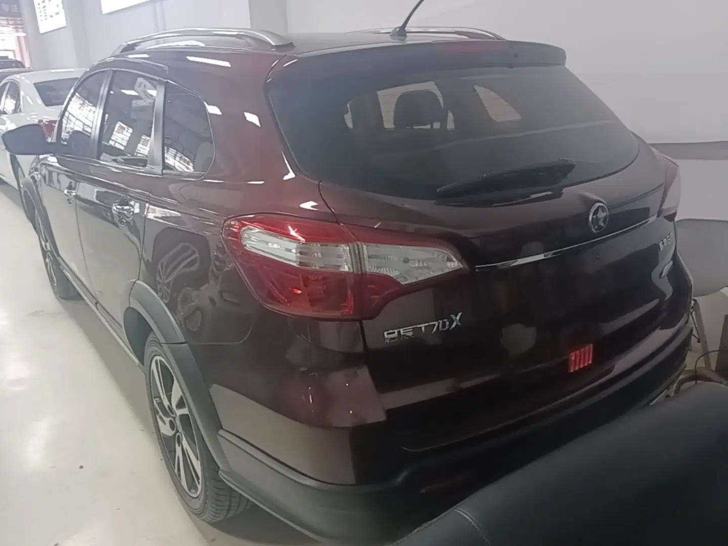 Venucia T70X 2015 2.0L CVT SmartFun Sport Edition — миниатюра 4