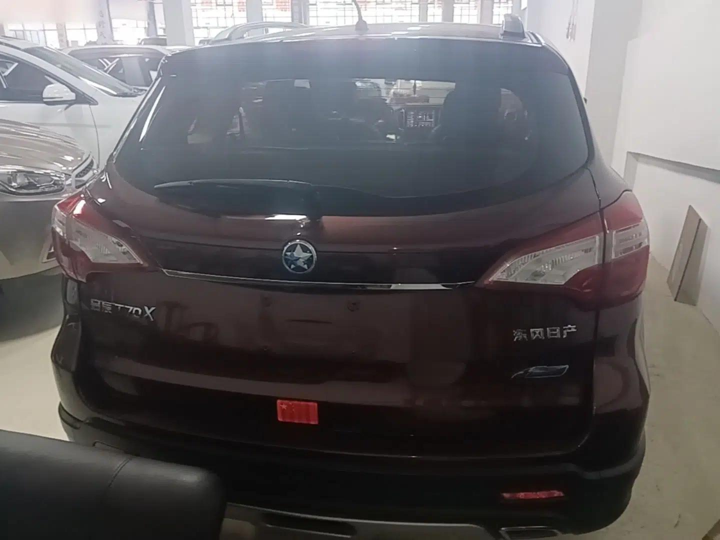 Venucia T70X 2015 2.0L CVT SmartFun Sport Edition — миниатюра 5