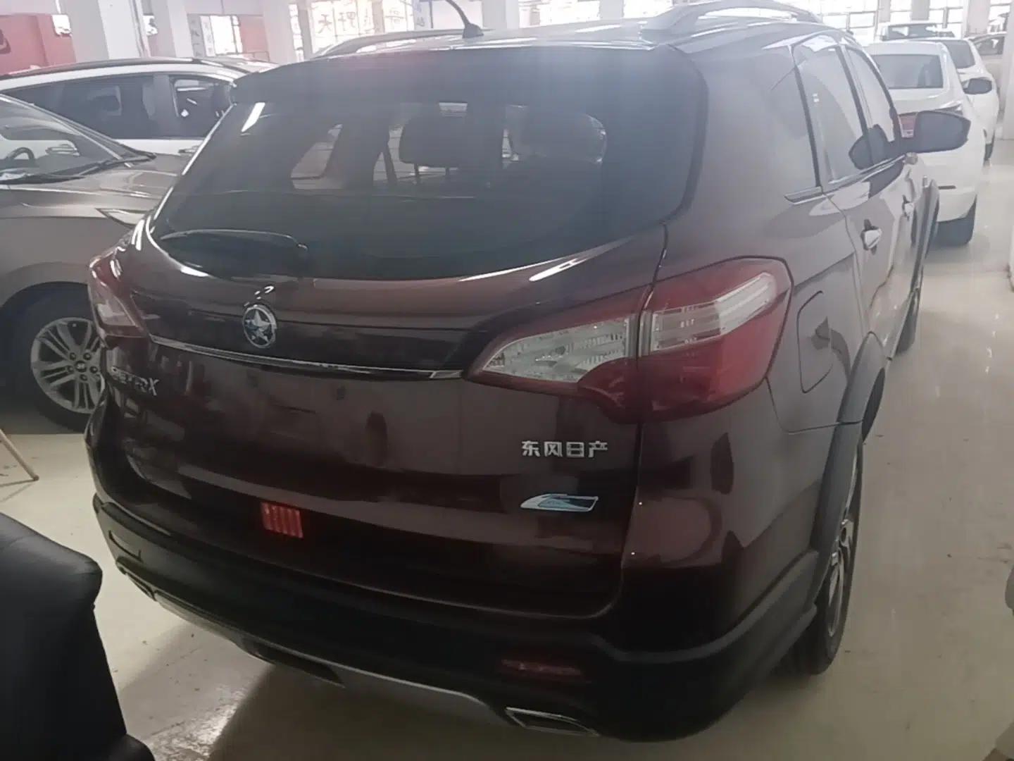 Venucia T70X 2015 2.0L CVT SmartFun Sport Edition — миниатюра 6