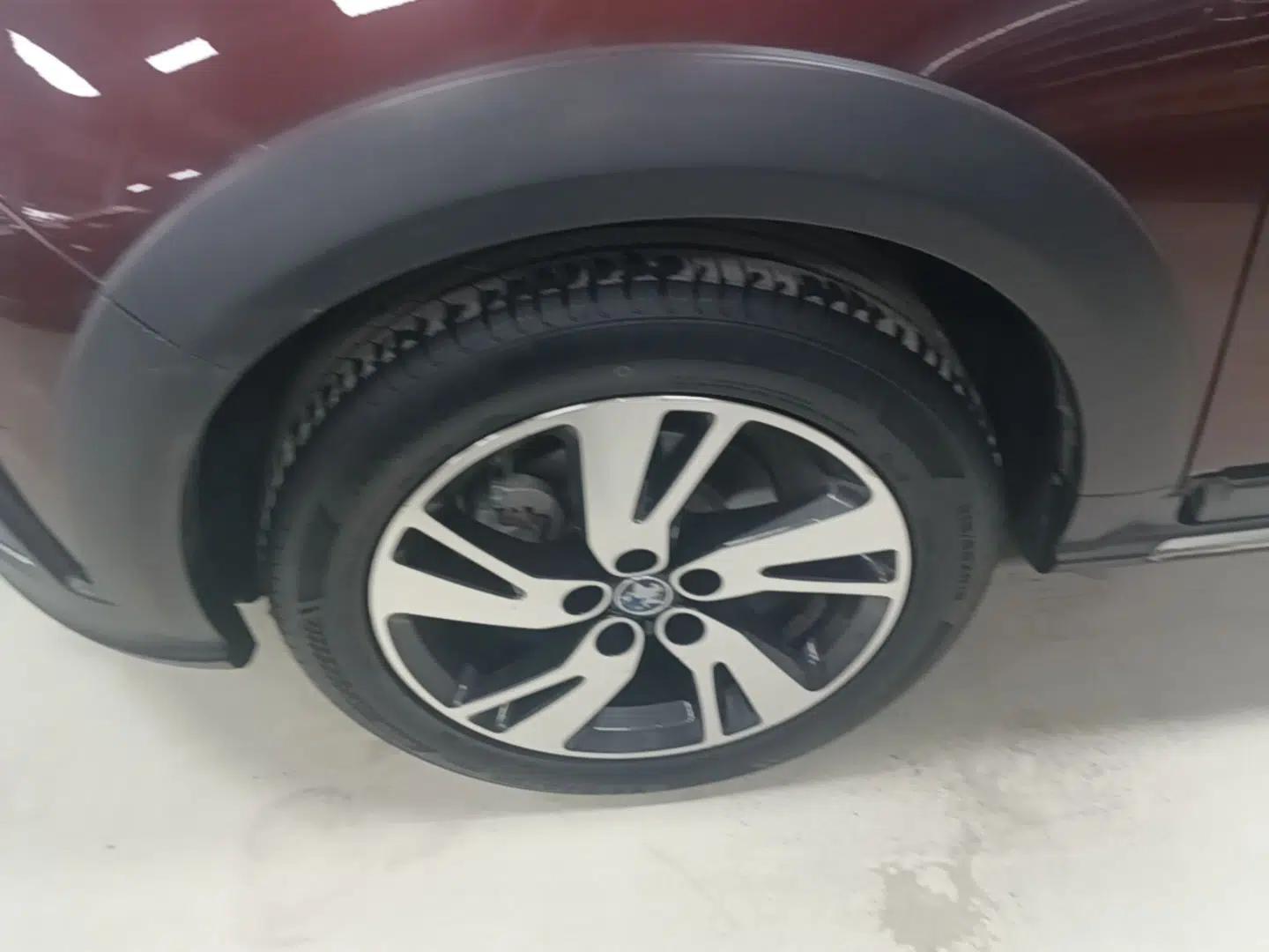 Venucia T70X 2015 2.0L CVT SmartFun Sport Edition — миниатюра 8