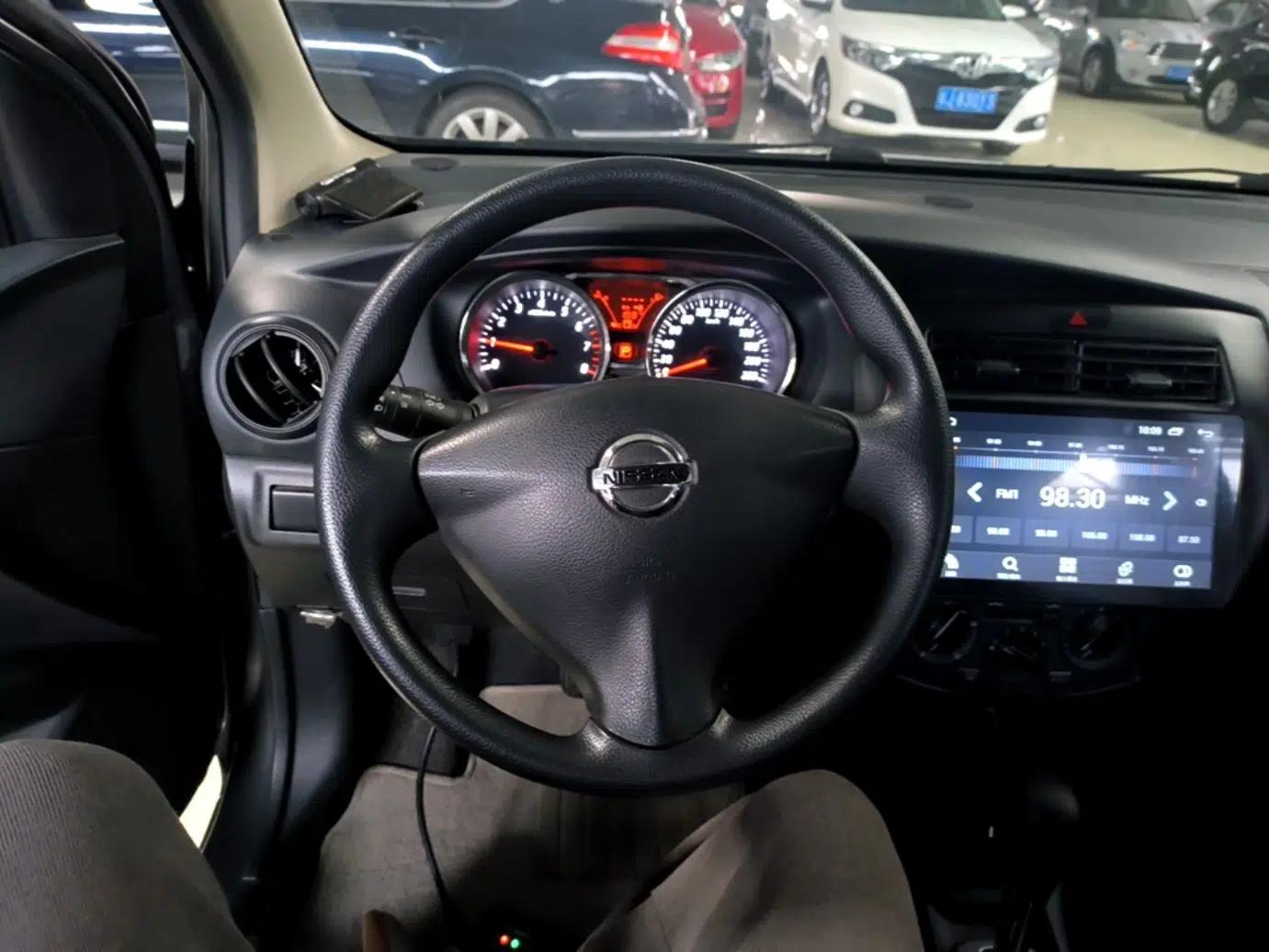 Nissan Livina 2015 1.6XE CVT Comfort Edition — миниатюра 13