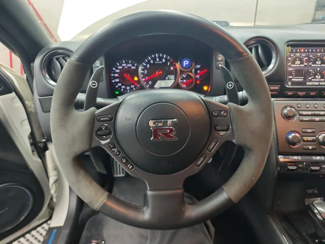 Nissan GT-R  — миниатюра 11