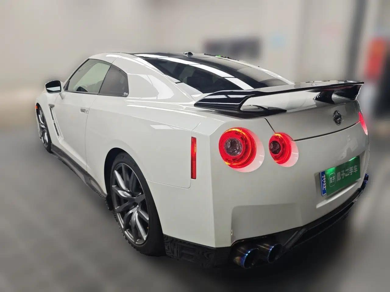 Nissan GT-R  — миниатюра 4
