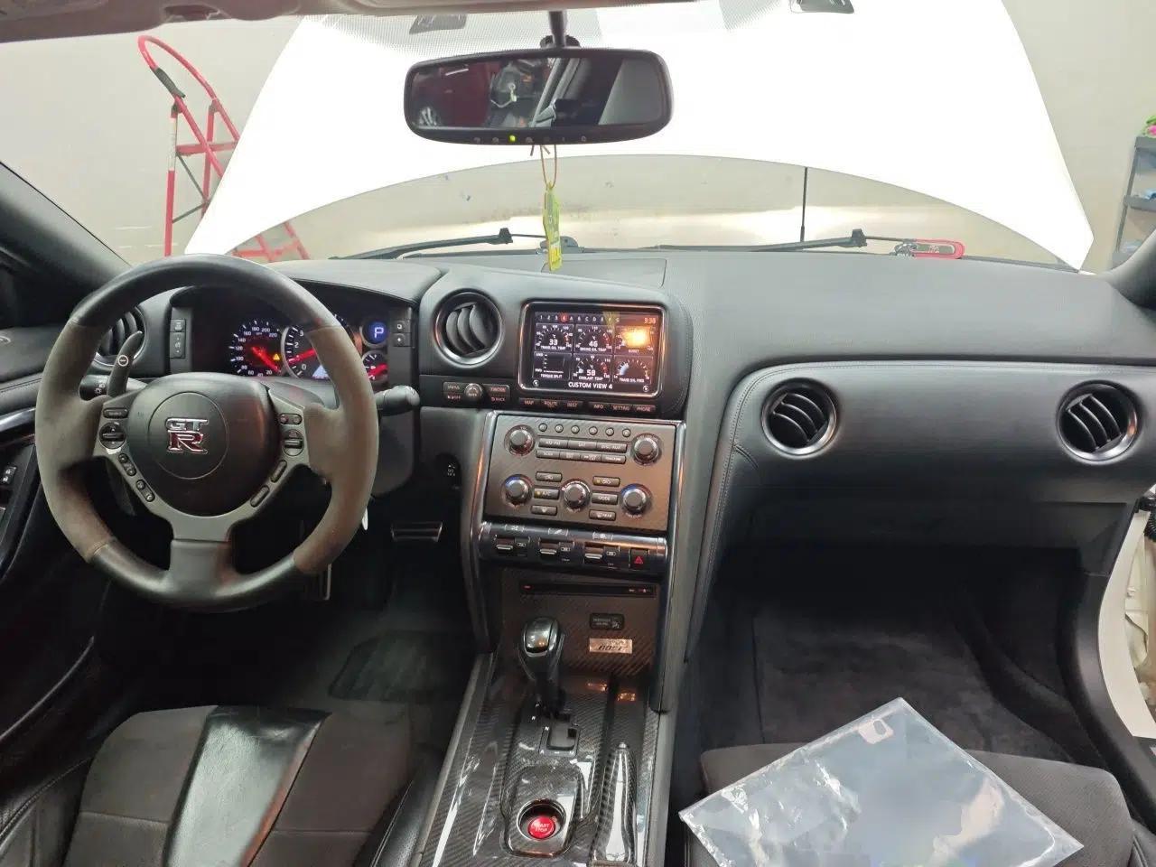 Nissan GT-R  — миниатюра 10