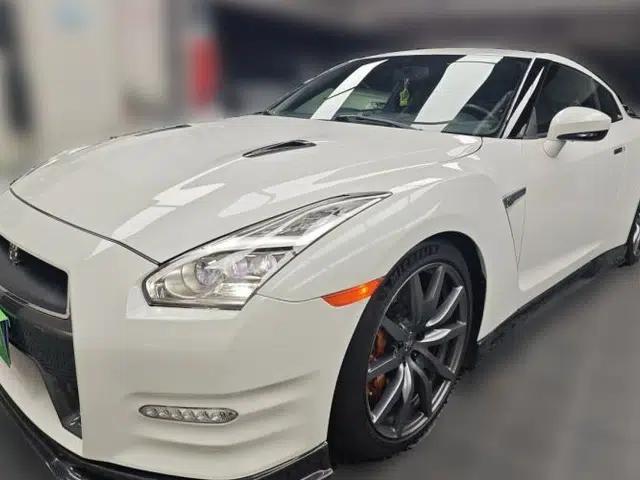 Nissan GT-R 