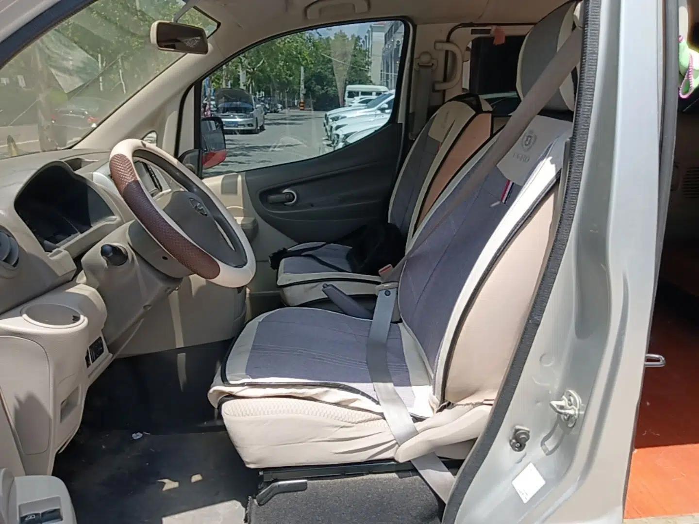 Nissan NV200 2016 Revised Version 1.6L CVT Luxury Edition — миниатюра 18