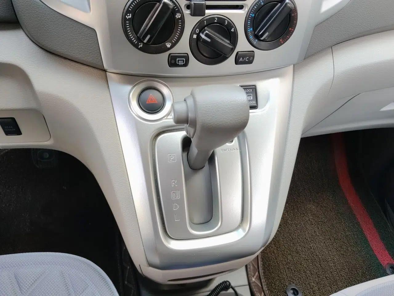 Nissan NV200 2018 1.6L CVT Luxury Model — миниатюра 15