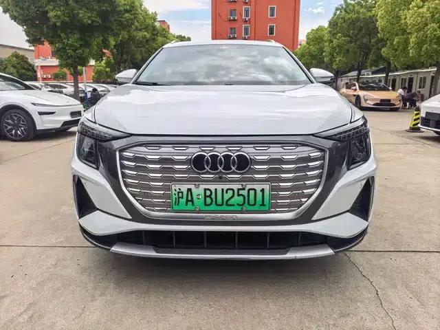 Audi Q5 e-tron 2022 Model 40 e-tron Star Edition - Fashion Set