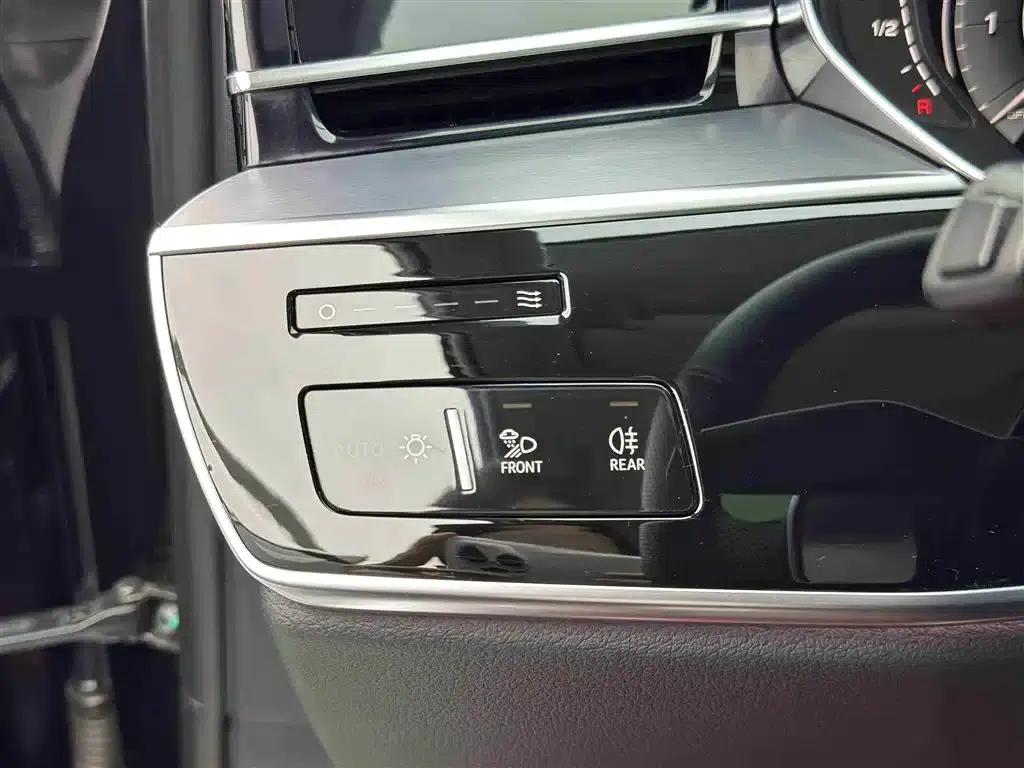 Audi A8 PHEV 2022 A8L 60 TFSIe quattro Collector's Edition — миниатюра 17