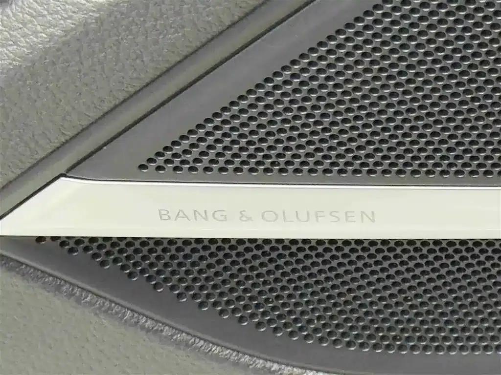 Audi A8 PHEV 2022 A8L 60 TFSIe quattro Collector's Edition — миниатюра 18