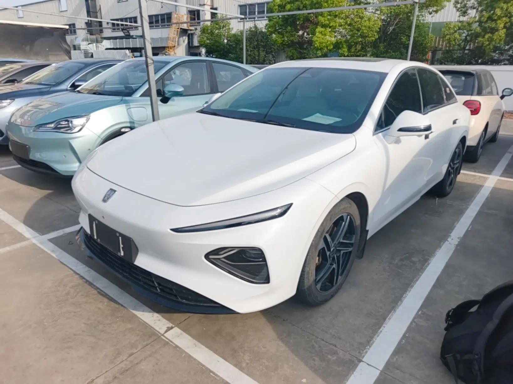 Roewe D7 2023 EV 510km Rear-Drive Flagship Edition — миниатюра 1